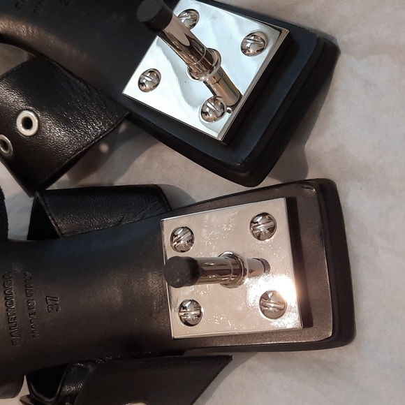 Balenciaga Runway Leather Pumps - Picture 8 of 10